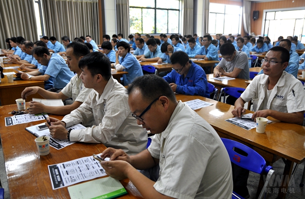皖南電機(jī)員工答題現(xiàn)場(chǎng) 皖南電機(jī)員工答題現(xiàn)場(chǎng)
