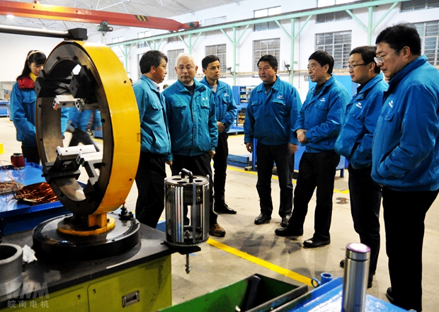 皖南電機(jī)董事長(zhǎng)陳根喜給員工拜年 皖南電機(jī)董事長(zhǎng)陳根喜給員工拜年