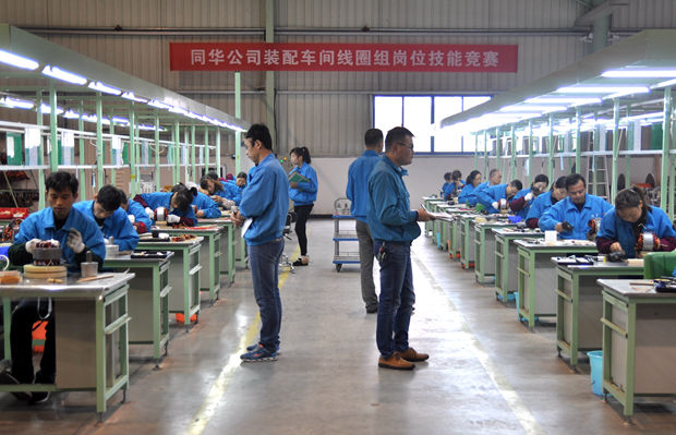 電機(jī)生產(chǎn)廠家:裝配車間嵌線競賽現(xiàn)場 電機(jī)生產(chǎn)廠家:裝配車間嵌線競賽現(xiàn)場